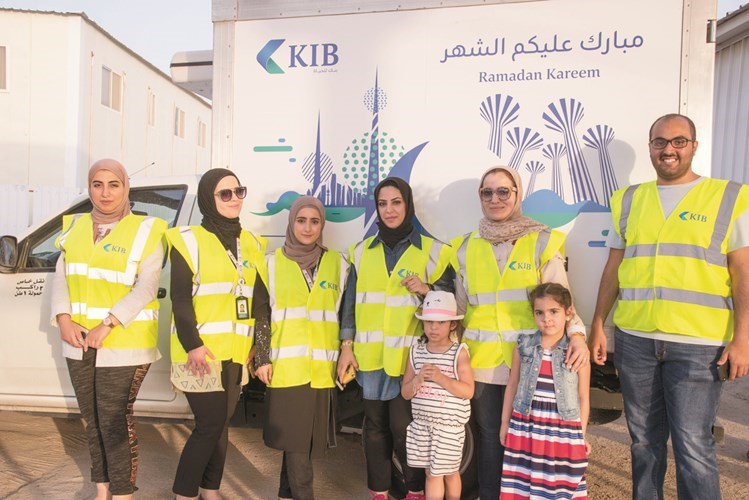 «KIB» يواصل توزيع وجبات إفطار الصائمين