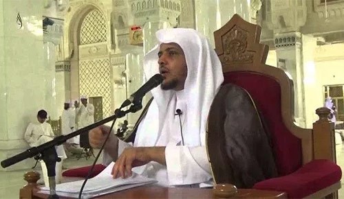 بالفيديو.. الداعية " المصلح " يوضح حكم استناد المصلي قاعدا