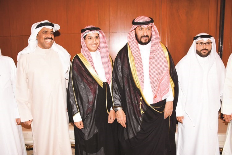 الشيخ طلال الخالد والشيخ فهد طلال الخالد مع نواف البغيلي ويوسف سويد﻿