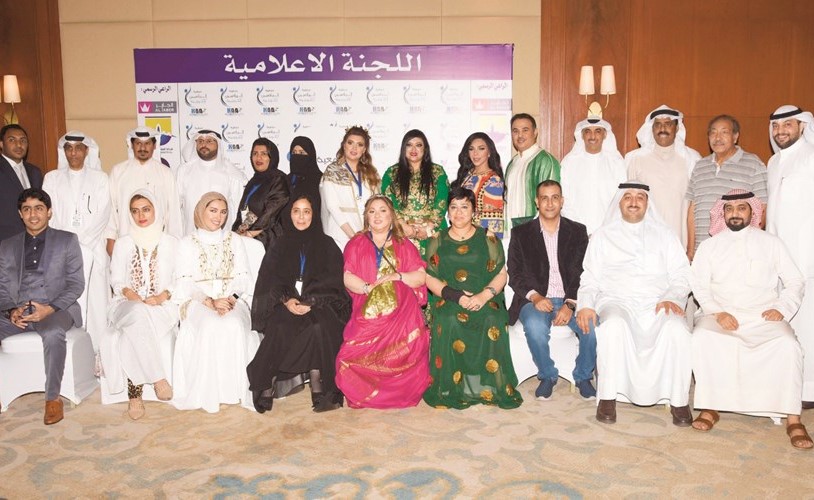 البغيلي وأعضاء مجلس الإدارة يتوسطون اللجنة المنظمة﻿