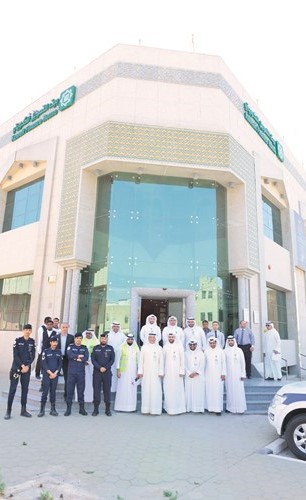 رجال الداخلية مع مسؤولين من بيتك ﻿