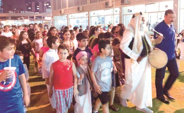 جانب من المشاركة الواسعة للأطفال في قرقيعان البحري﻿