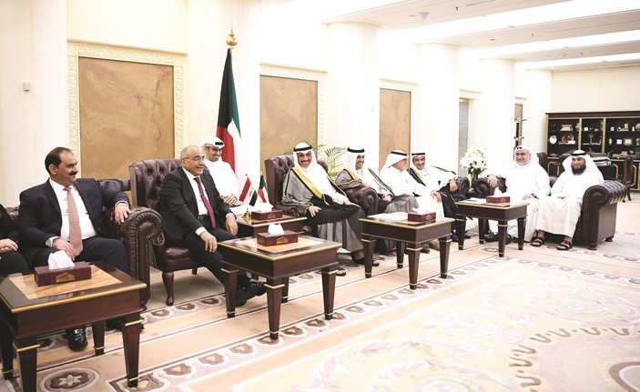 رئيس مجلس الأمة مرزوق الغانم خلال استقباله رئيس الوزراء العراقي عادل عبدالمهدي بحضور انس الصالح وصلاح خورشيد وخالد الشطي وعلام الكندري﻿
