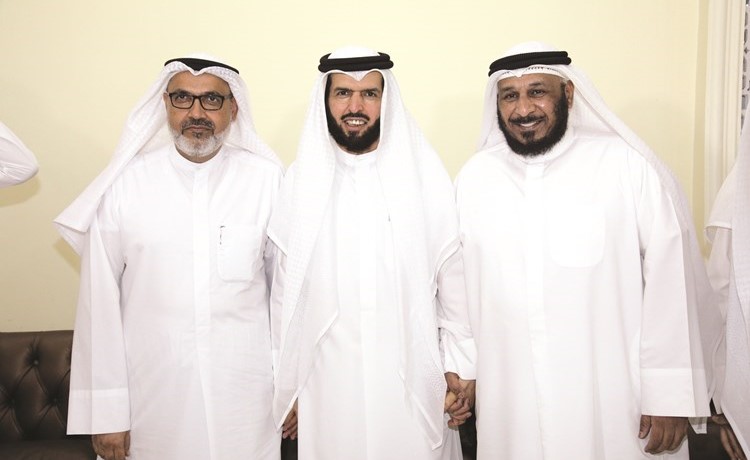 سعد الخراز مهنئا د. عادل الدمخي﻿