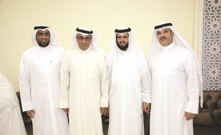 د.﻿جمال الحربي يقدم التهاني﻿