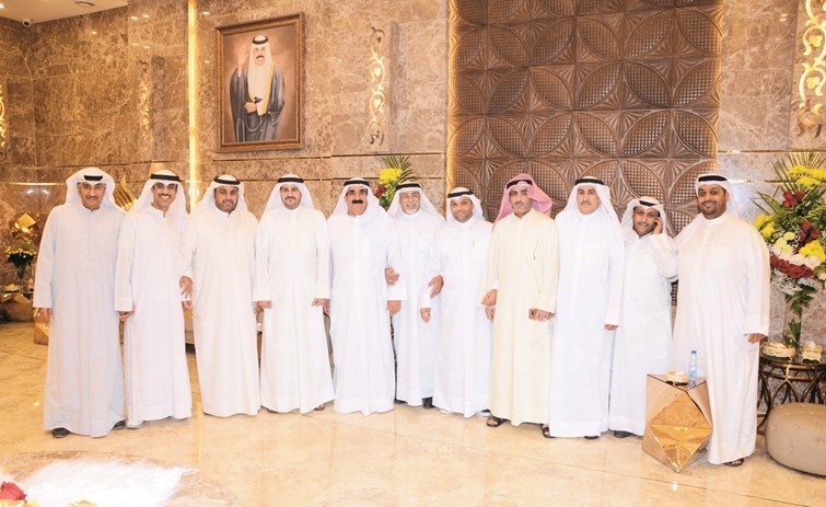 سعد التميمي متوسطا المهنئين خلال الغبقة﻿
