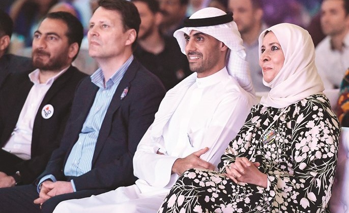 بدر الخرافي وسكوت جيجنهايمر وإيمان الروضان خلال الغبقة ﻿