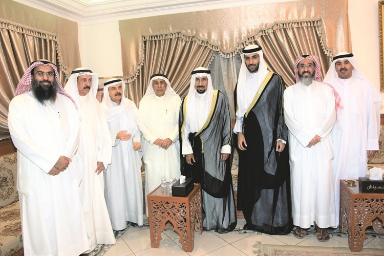 الشيخ علي الجابر ونجله الشيخ صباح والمستشار فيصل المرشد والمستشار راشد الشراح يهنئون﻿