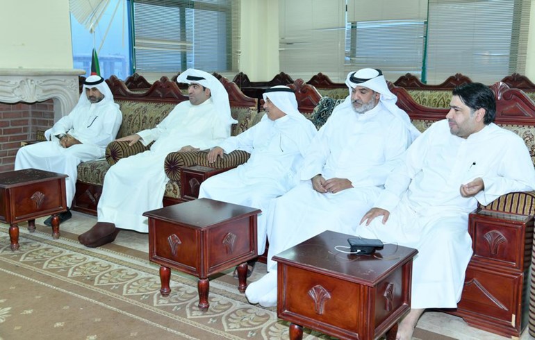 وزير التجارة قام بجولة بميناء الشعيبة :قطاع الموانئ يمثل ركيزة مهمة في خطة التنمية بالكويت