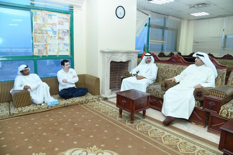 وزير التجارة قام بجولة بميناء الشعيبة :قطاع الموانئ يمثل ركيزة مهمة في خطة التنمية بالكويت
