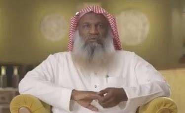بالفيديو.. الداعية "الكلباني" ينتقد وضع سواتر بالمساجد للفصل بين الرجال والنساء واخفاء البعض لأسماء زوجاتهم