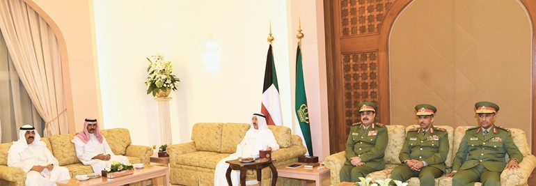 صاحب السمو الأمير الشيخ صباح الأحمد وسمو ولي العهد الشيخ نواف الأحمد والشيخ مشعل الأحمد والفريق الركن م.هاشم الرفاعي واللواء فالح شجاع واللواء جمال ذياب﻿