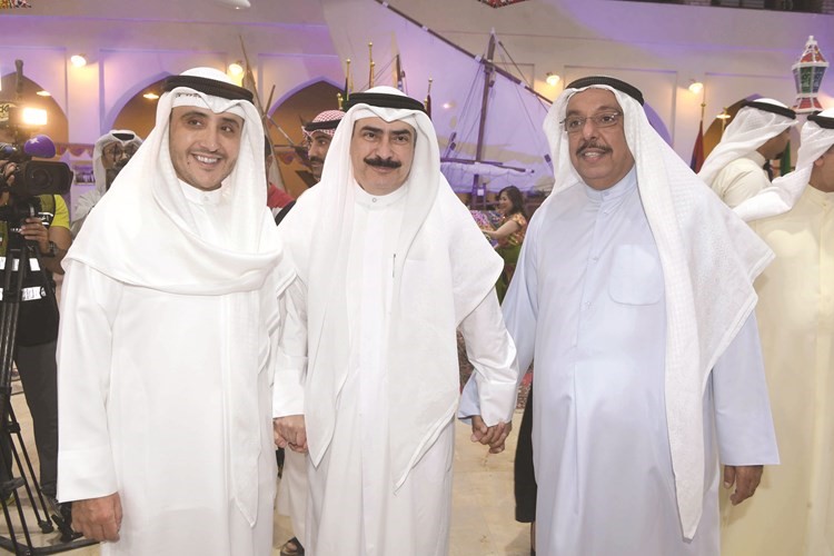 الشيخ د.أحمد ناصر المحمد وكامل العبد الجليل وأنور الرفاعي خلال الغبقة الرمضانية﻿