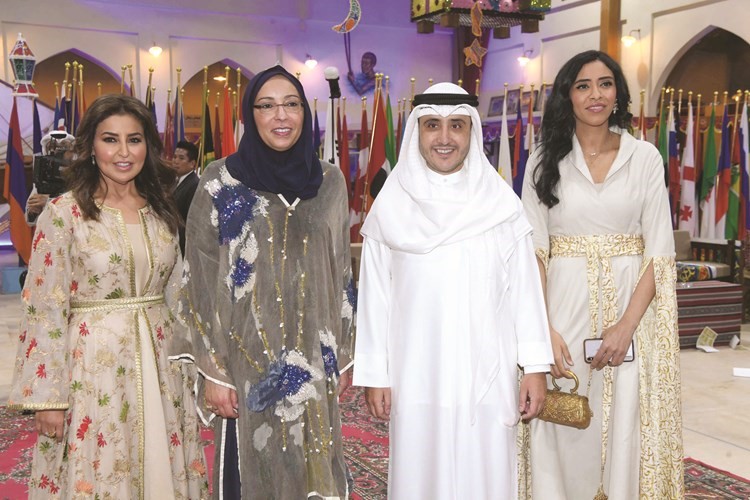 الشيخ د.أحمد ناصر المحمد والشيخة فادية السعد والشيخة هنوف البدر ﻿