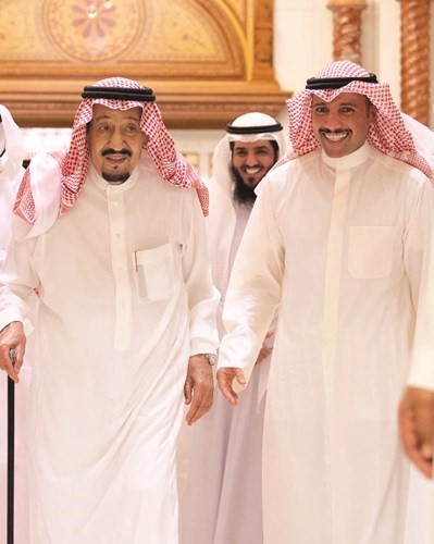 خادم الحرمين الشريفين الملك سلمان بن عبدالعزيز ورئيس مجلس الأمة مرزوق الغانم﻿