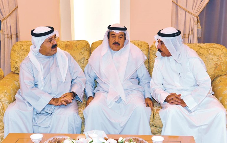 الشيخ مبارك الجابر والشيخ د.سالم الجابر والشيخ ناصر صباح الأحمد