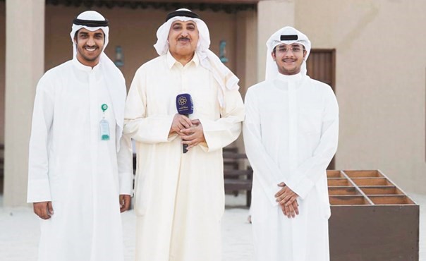 موظفا بيتك مع مقدم برنامج مدفع الإفطار ﻿
