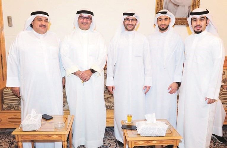 عبدالرحمن العتيقي وخالد العسكر ومحمد تيفوني ووليد العسكر وصلاح تيفوني﻿