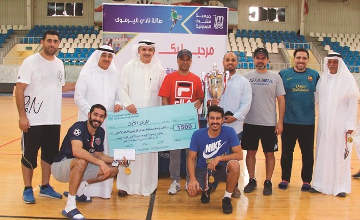 عبدالرحمن القديري مكرما ديوانية النجدي بالمركز الأول لفئة الشباب﻿