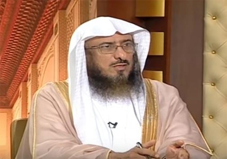 بالفيديو.. مَن منعته الظروف حضور جنازة والده فھل علیه شيء؟.. الداعية "الماجد" یجیب