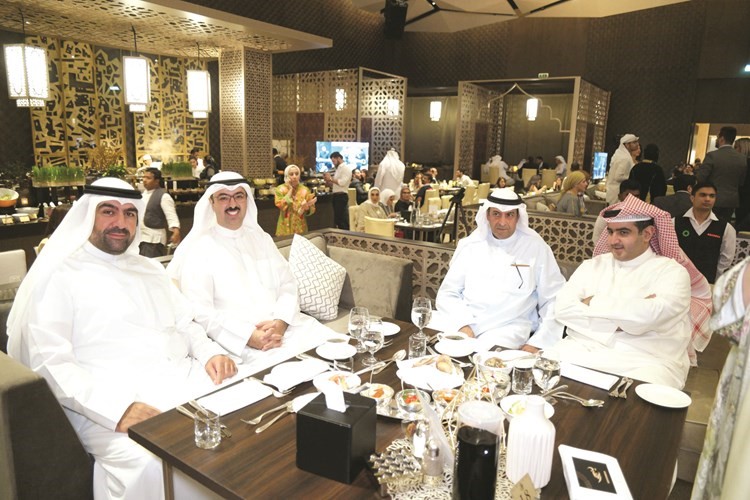 عبدالعزيز البابطين وعبدالرزاق الخميس وعلي الراشد وجاسم عبدالرحيم﻿