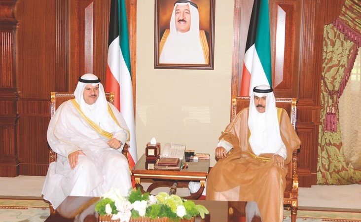 سمو ولي العهد الشيخ نواف الأحمد خلال استقباله الشيخ سلمان الحمود ﻿