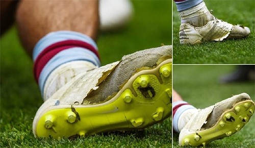 بالفيديو.. لاعب يقود فريقه بحذاء "مهترئ" إلى الفوز بأغلى مباراة في العالم