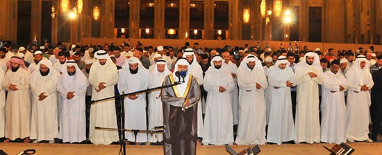 آلاف المصلين أحيوا ليلة الـ24 من رمضان في المسجد الكبير