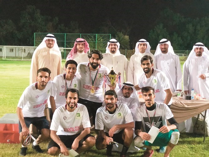 تتويج فريق عيادة 32 بكأس الدورة ﻿