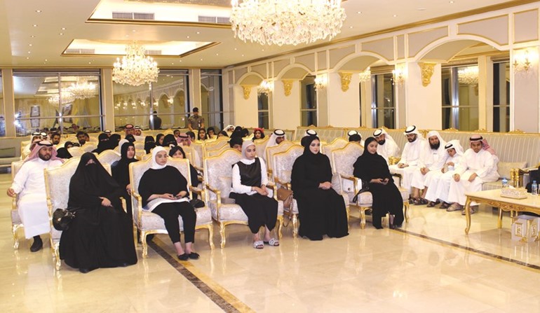 جانب من أسر وأبناء الشهداء العسكريين خلال اللقاء 