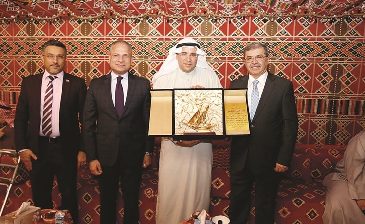 حبيب بوشهري أثناء تكريم سفير العراق د.الهاشمي﻿