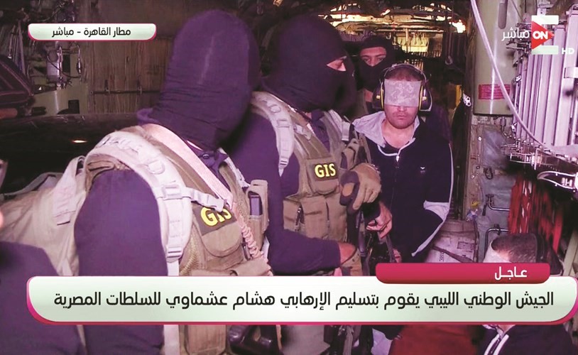 صورة تلفزيونية لحظة وصول الإرهابي هشام عشماوي الى مصر امس الاول﻿