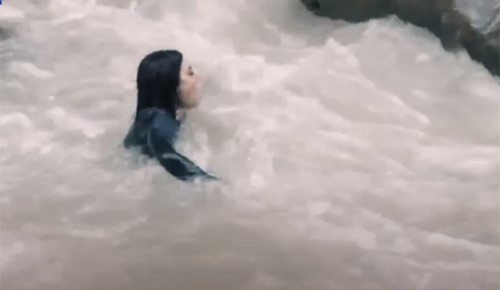 بالفيديو.. "غرق" أروى جودة أثناء تصوير أحد المشاهد