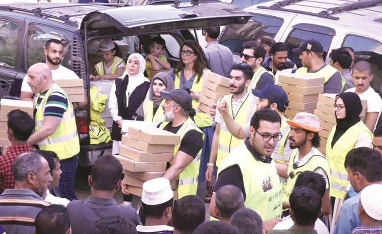 فريق المتحد التطوعي يوزعون الماجلة﻿
