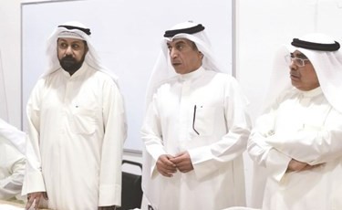 الوزير حامد العازمي وفيصل مقصيد خلال الجولة على الكنترول ﻿