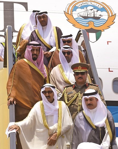 صاحب السمو الأمير الشيخ صباح الأحمد لدى وصول سموه والوفد المرافق إلى جدة﻿