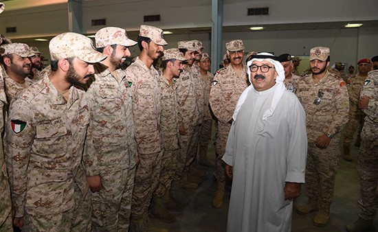 النائب الأول يزور مركز عمليات القوة الجوية: بذل الغالي والنفيس للمحافظة على أمن واستقرار الوطن