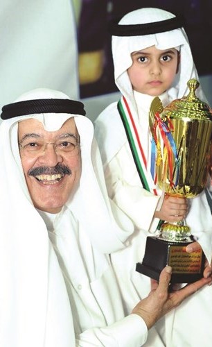 يوسف الجاسم مع نجل المرحوم الكابتن فهد الهاجري﻿