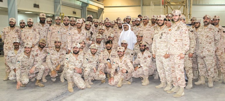 الشيخ ناصر صباح الأحمد خلال زيارته سلاح الدفاع الجوي ومركز عمليات القوة الجوية﻿