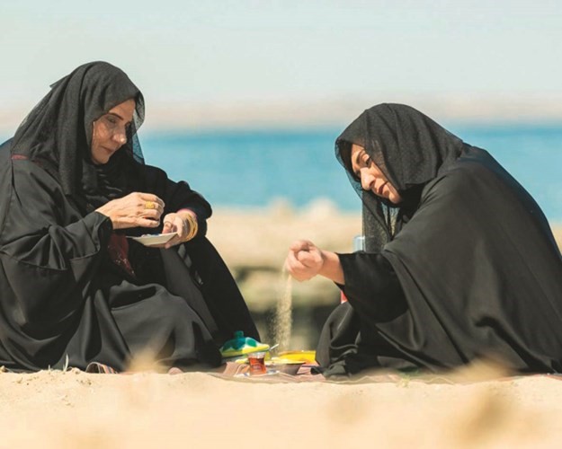 مشهد من مسلسل الديرفة يجمع هيفاء عادل واسمهان توفيق﻿