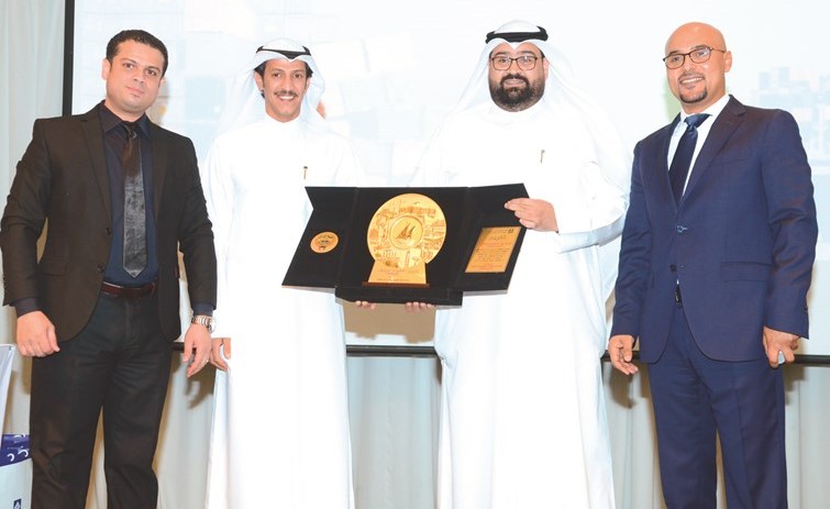 تكريم الرئيس التنفيذي للشركة غانم بن طواله ﻿