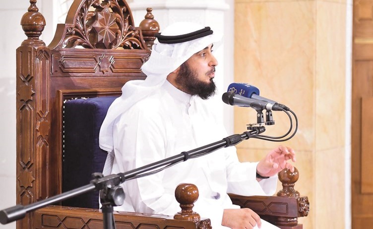 د.فهد الجنفاوي خلال إلقاء الخاطرة الإيمانية﻿