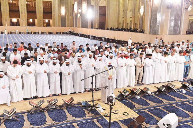 القارئ خالد الجهيم يؤم المصلين في ليلة 28 رمضان بالمسجد الكبير 	(متين غوزال)﻿