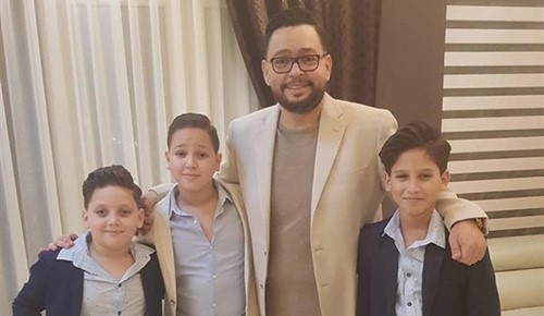 شاهد.. أبناء أحمد رزق صورة طبق الأصل منه