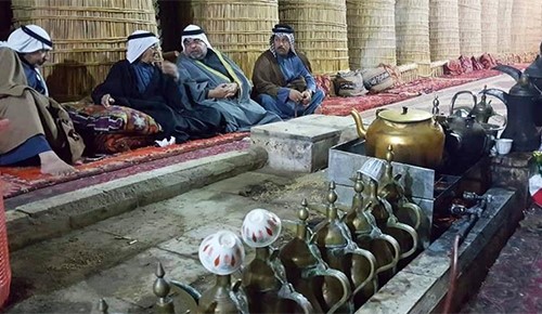 بالفيديو.. القهوة السمراء.. نكهة العيد ونجمة الضيافة في الدول العربية