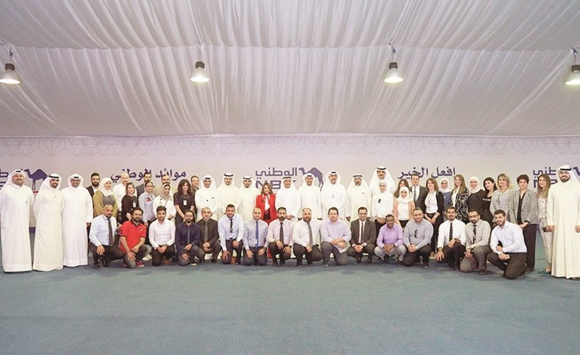 الإدارة التنفيذية في بنك الكويت الوطني وفريق عمل إدارة العلاقات العامة في خيمة الوطني الرمضانية﻿