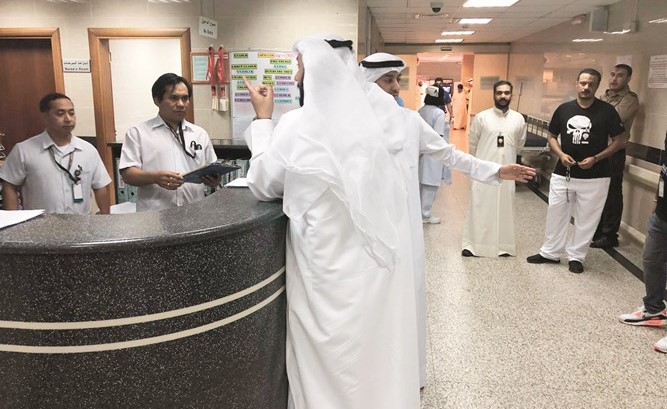 ﻿الوزير الشيخ د.باسل الصباح خلال جولته التفقدية في أقسام مستشفى الأميري ﻿