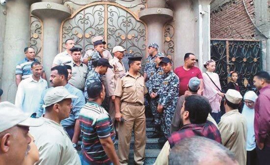 الشرطة تدخلت لتفريق الجماهير من أمام منزل محمد صلاح﻿