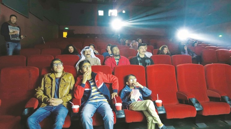 لقطة للشقيقين في السينما﻿