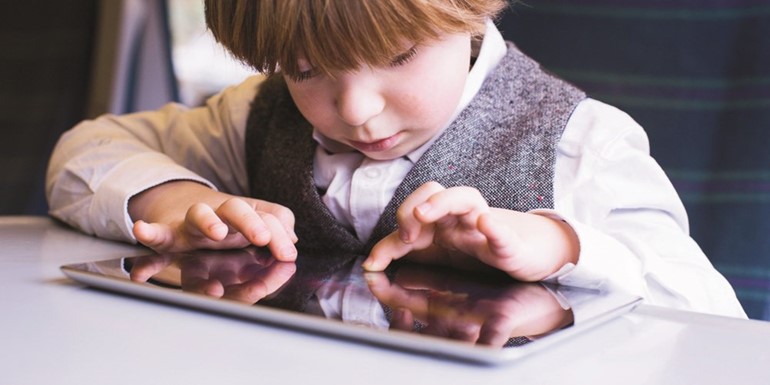 بالفيديو.. الألعاب التقليدية تتراجع أمام الإلكترونية